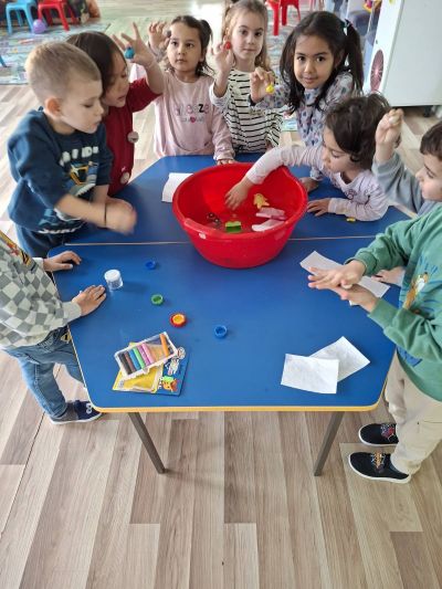 Tема: "Потъва или плува"  - ДГ Незабравка - Мизия