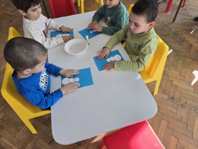 Tема: Изложба „Зимна приказка“ - ДГ Незабравка - Мизия