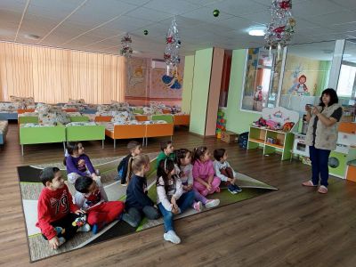 Tема: "В автобуса" - ДГ Незабравка - Мизия