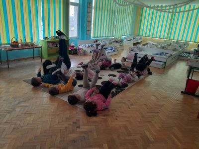  Тема: "Моето тяло обича движението" - ДГ Незабравка - Мизия