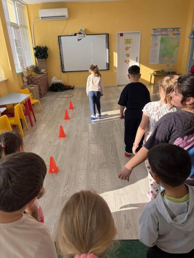 Тема: „Обичам да спортувам: Спортна щафета - весела надпревара“ - ДГ Незабравка - Мизия