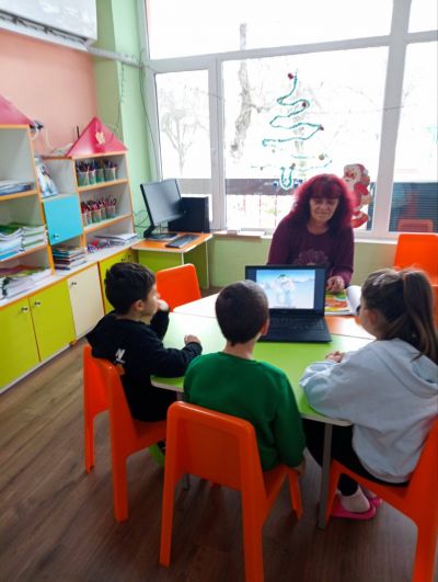 Тема: "Снежния човек си мисли" - ДГ Незабравка - Мизия
