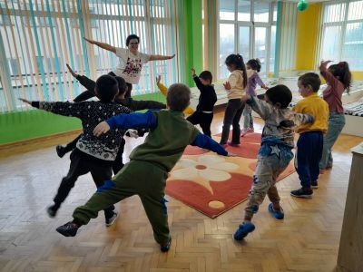 Спортната дейност: "Спортувам и рисувам" - ДГ Незабравка - Мизия