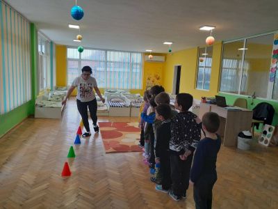 Спортната дейност: "Спортувам и рисувам" - ДГ Незабравка - Мизия