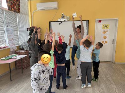 Тема: „Здрави, силни и весели- със спорт и вкусни зеленчуци: Спортен старт- весело загряване“ - ДГ Незабравка - Мизия