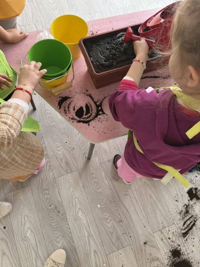 Тема: „Здрави, силни и весели – със спорт и вкусни зеленчуци: Засаждам с любов“ - ДГ Незабравка - Мизия