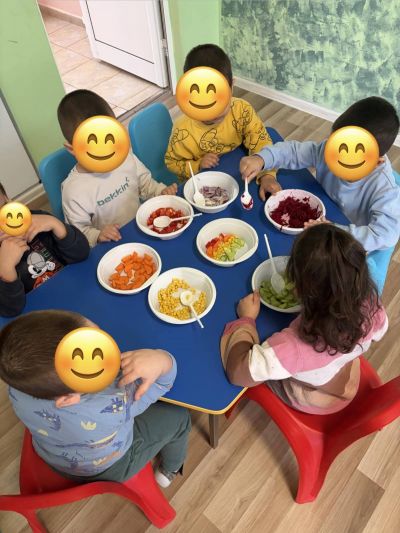 Тема: „Здрави, силни и весели - със спорт и вкусни зеленчуци: Зеленчукова дъга - какво ядем днес?“ - ДГ Незабравка - Мизия