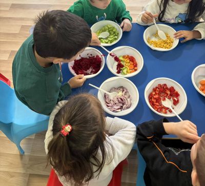 Тема: „Здрави, силни и весели - със спорт и вкусни зеленчуци: Зеленчукова дъга - какво ядем днес?“ - ДГ Незабравка - Мизия
