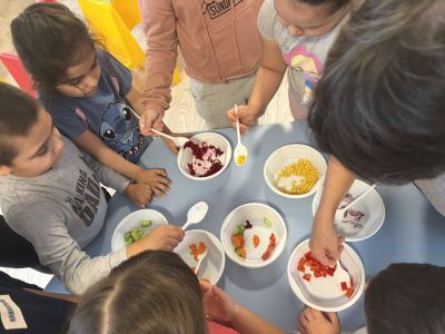 Тема: „Здрави, силни и весели - със спорт и вкусни зеленчуци: Зеленчукова дъга - какво ядем днес?“ - ДГ Незабравка - Мизия