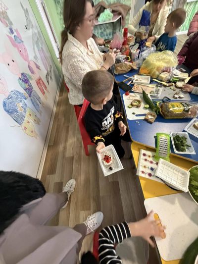 Тема: „Здрави, силни и весели - със спорт и вкусни зеленчуци: Здрави с мама и тате“ - ДГ Незабравка - Мизия