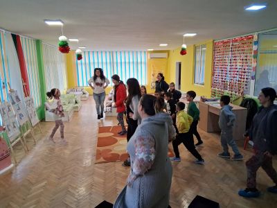 Тема: "Здрави с мама и тате" - занимание: "Здрави, силни и весели - със спорт и вкусни зеленчуци"  - ДГ Незабравка - Мизия