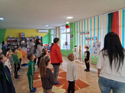 Тема: "Здрави с мама и тате" - занимание: "Здрави, силни и весели - със спорт и вкусни зеленчуци"  - ДГ Незабравка - Мизия