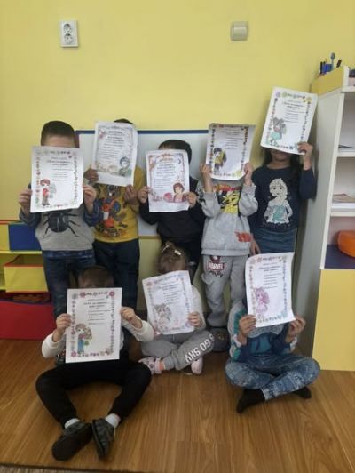  Тема: „Картичка за мама с отпечатък“ - ДГ Незабравка - Мизия