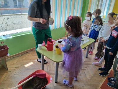 Дейност: „Да посадим семенце“, част от месечното занимание „Градинарски кът“ - ДГ Незабравка - Мизия