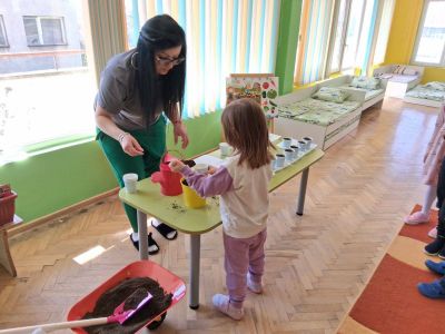 Дейност: „Да посадим семенце“, част от месечното занимание „Градинарски кът“ - ДГ Незабравка - Мизия