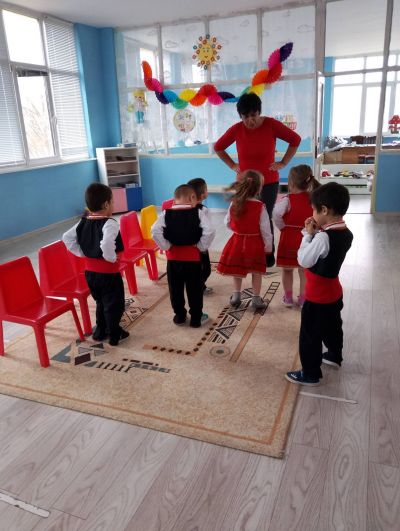 Тема: "Деца в национални носии"  - ДГ Незабравка - Мизия