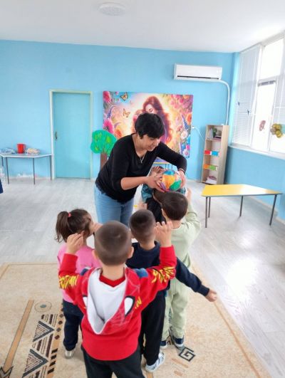 Тема: "Играем заедно в парка"  - ДГ Незабравка - Мизия