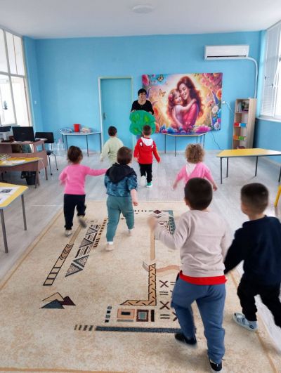 Тема: "Играем заедно в парка"  - ДГ Незабравка - Мизия