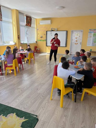 Тема: „Малки готвачи: Зеленчукови шишчета“ - ДГ Незабравка - Мизия