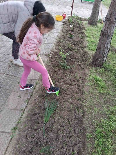 „Градински кът" - "Градинарски ден с родителите“  - ДГ Незабравка - Мизия