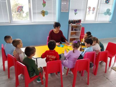 Тема: "Приятелството е като цветята" - ДГ Незабравка - Мизия