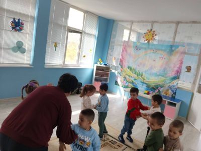 Тема: "Приятелството е като цветята" - ДГ Незабравка - Мизия