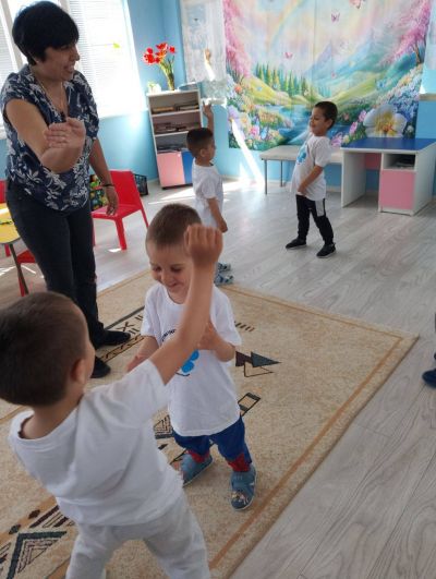 Тема: "Приятели сме ние" - ДГ Незабравка - Мизия