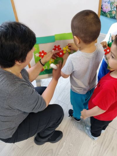 Тема: "Цветята - приятели за хората"  - ДГ Незабравка - Мизия