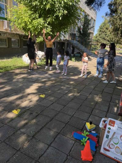 Tема: „Малки герои на старта: Малки герои спортуват с мама и татко“ - ДГ Незабравка - Мизия