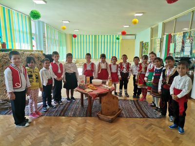 Дейности в клуб Традиции и ценности - семейство и роден край - ДГ Незабравка - Мизия